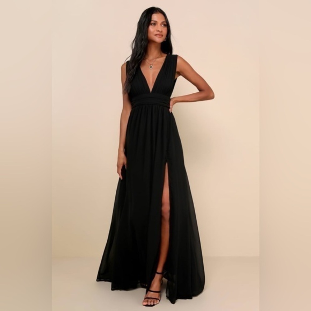 ⚫️ LULU’s Heavenly Hues Black Maxi Dress